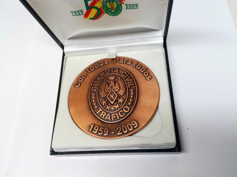 caja medalla guardia civil metal carton 2.8x10x10 o8 1 1u